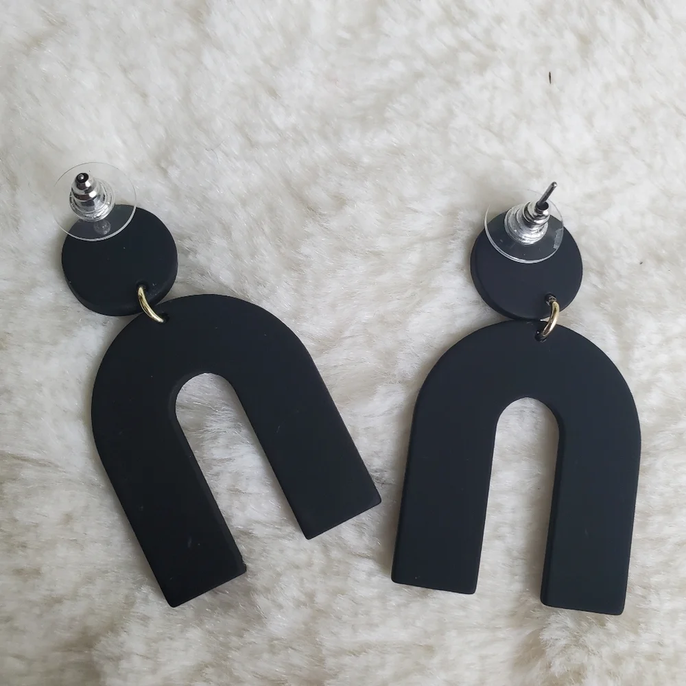 3 /$15 New Boutique Halloween Ghost Earrings - Picture 3 of 4